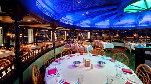 Orlando Adventure: Theme Parks, Nature & Local Flavors