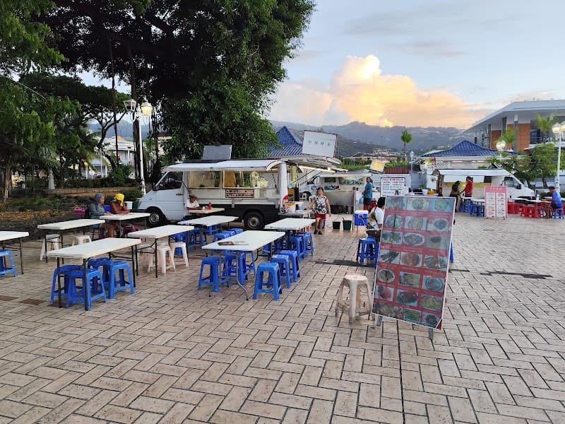 Papeete Waterfront Roulottes (Food Trucks)