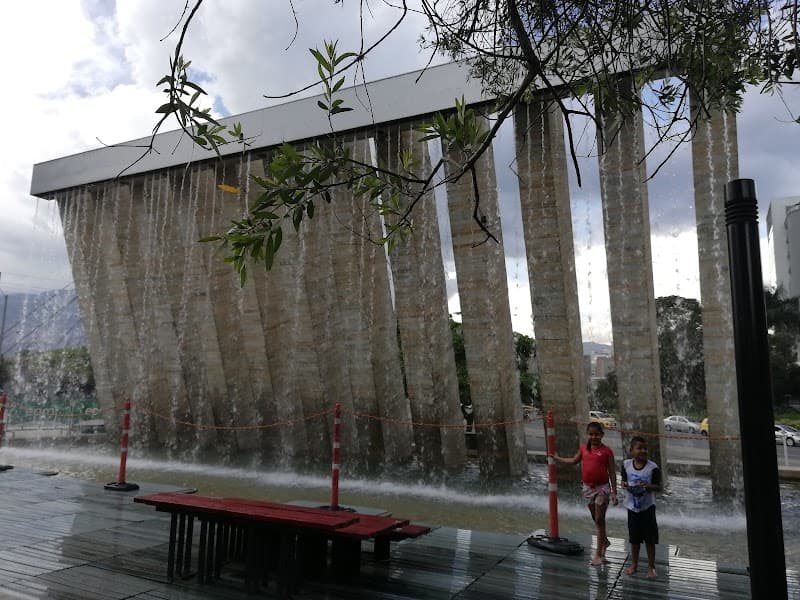 Parque de los Pies Descalzos & Surrounding Fountains