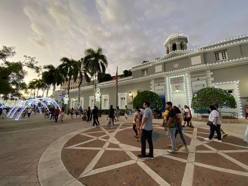 Paseo de la Princesa & Raíces Fountain Sunset Walk