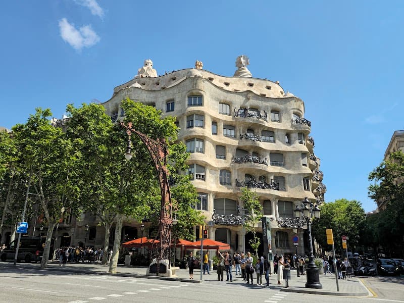 Passeig de Gràcia Modernista Architecture (Casa Batlló & La Pedrera Exteriors)