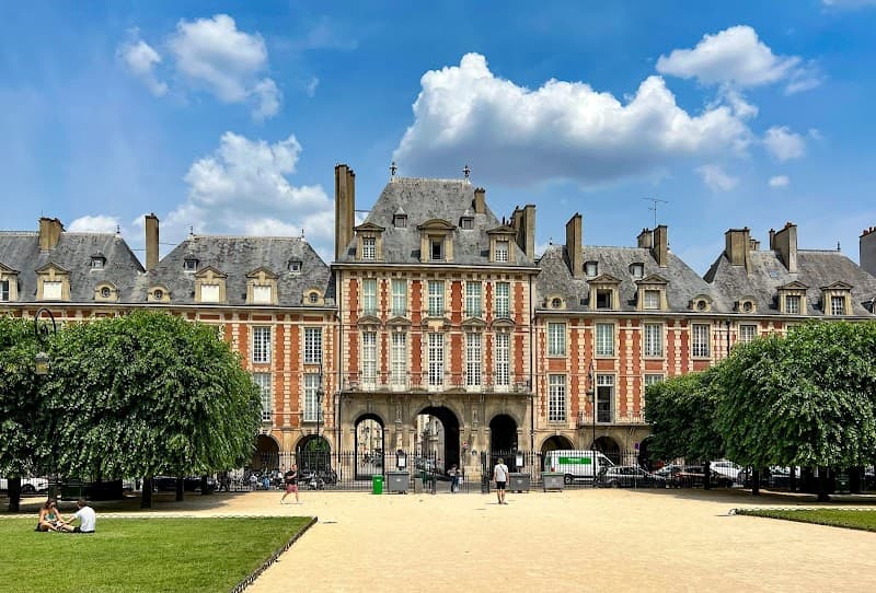 Place des Vosges & Free Explore