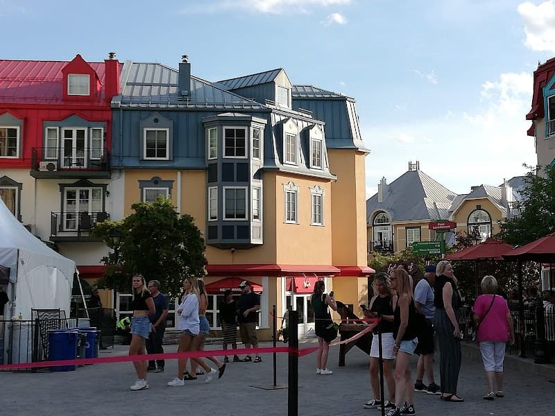 Place Saint-Bernard Nightlife Stroll