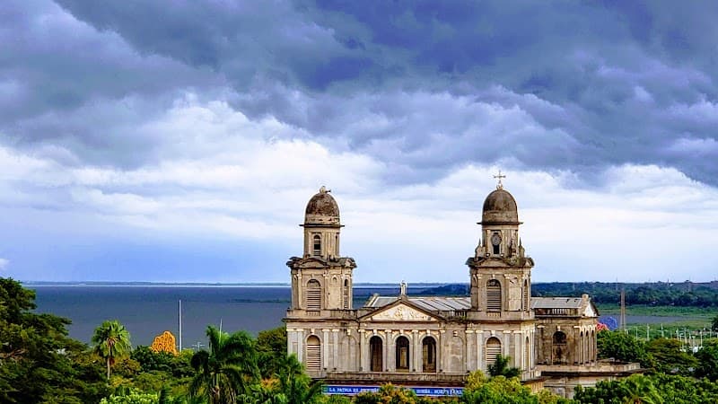 Plaza de la Revolución & Old Cathedral Ruins