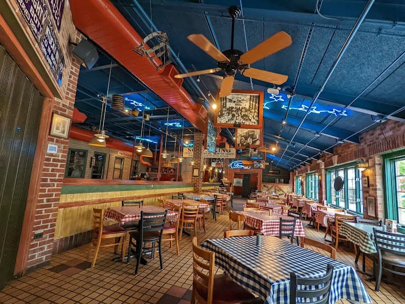 Portillo’s Hot Dogs (Ontario & Clark)