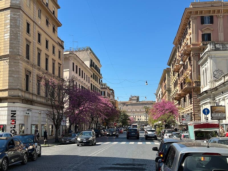Prati Neighborhood and Via Cola di Rienzo