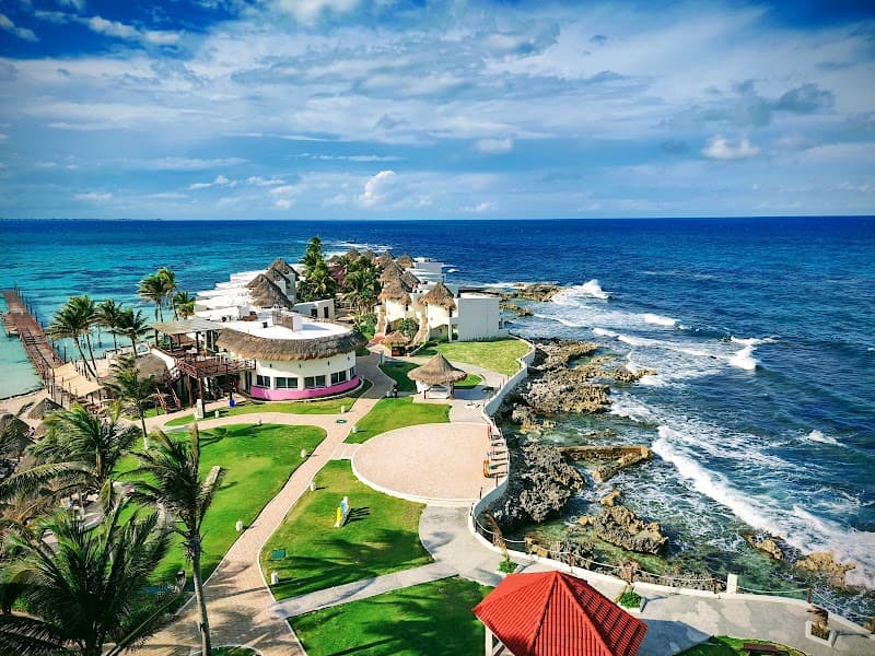 Jungle-Blue Family Escape on Isla Mujeres