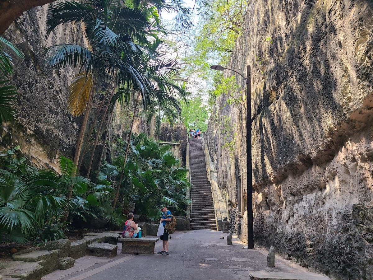 Queen’s Staircase & The Retreat Garden