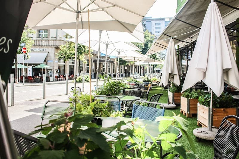 Romantic Zürich: Old Town, Lake Views, and Green Hideaways