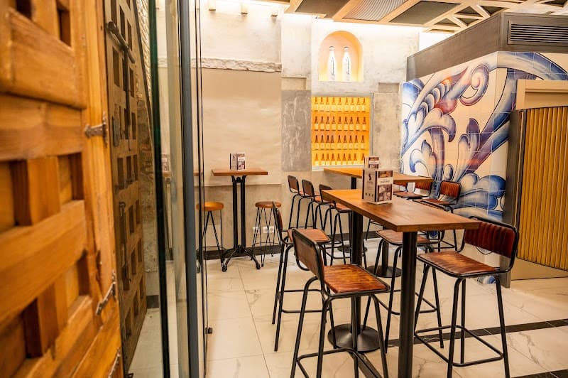 Restaurante La Abadía (vegetarian/seafood choices only)