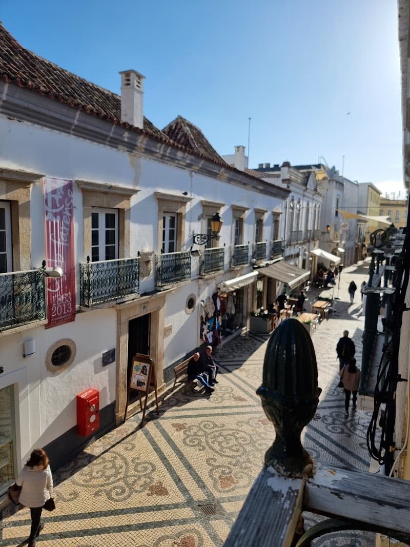 Rua de Santo António Shopping Stroll