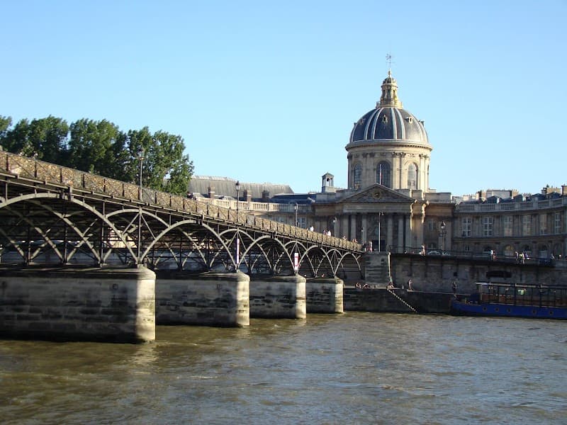 Seine Riverside Walk (Eiffel Tower to Pont des Arts)
