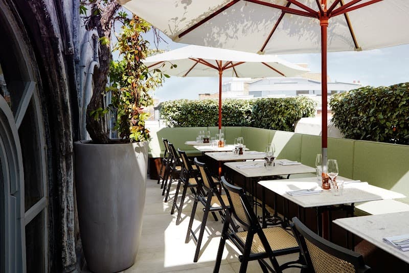 Modern Minimal London: Food, Wine & Night Owl Indulgence