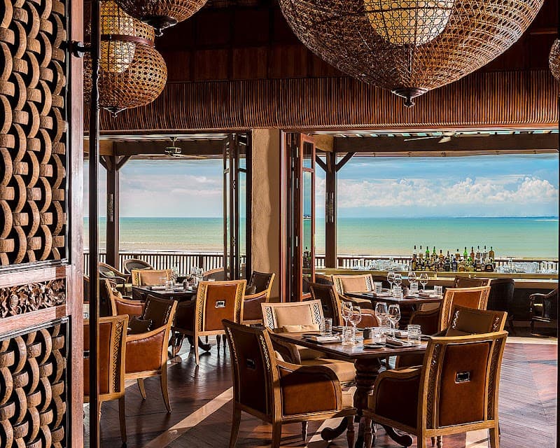 Glamorous Bali Adventure: Luxury Romance & Thrills