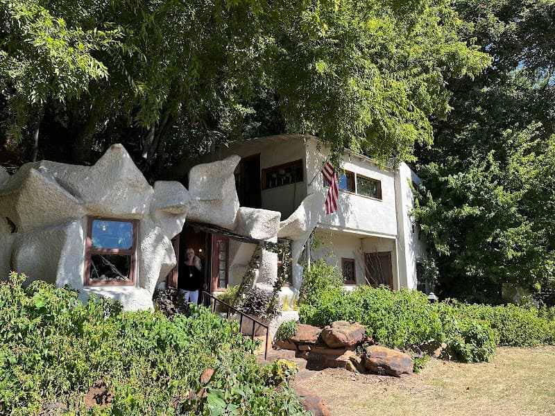 The Cave House Exterior Stop