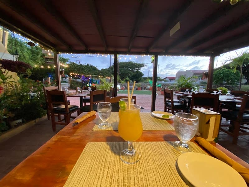 Relaxed Aruba Beaches, Nature, and Local Flavors