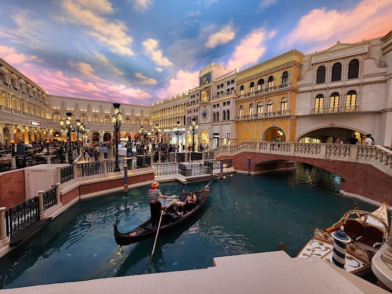The Venetian Grand Canal & Streetmosphere