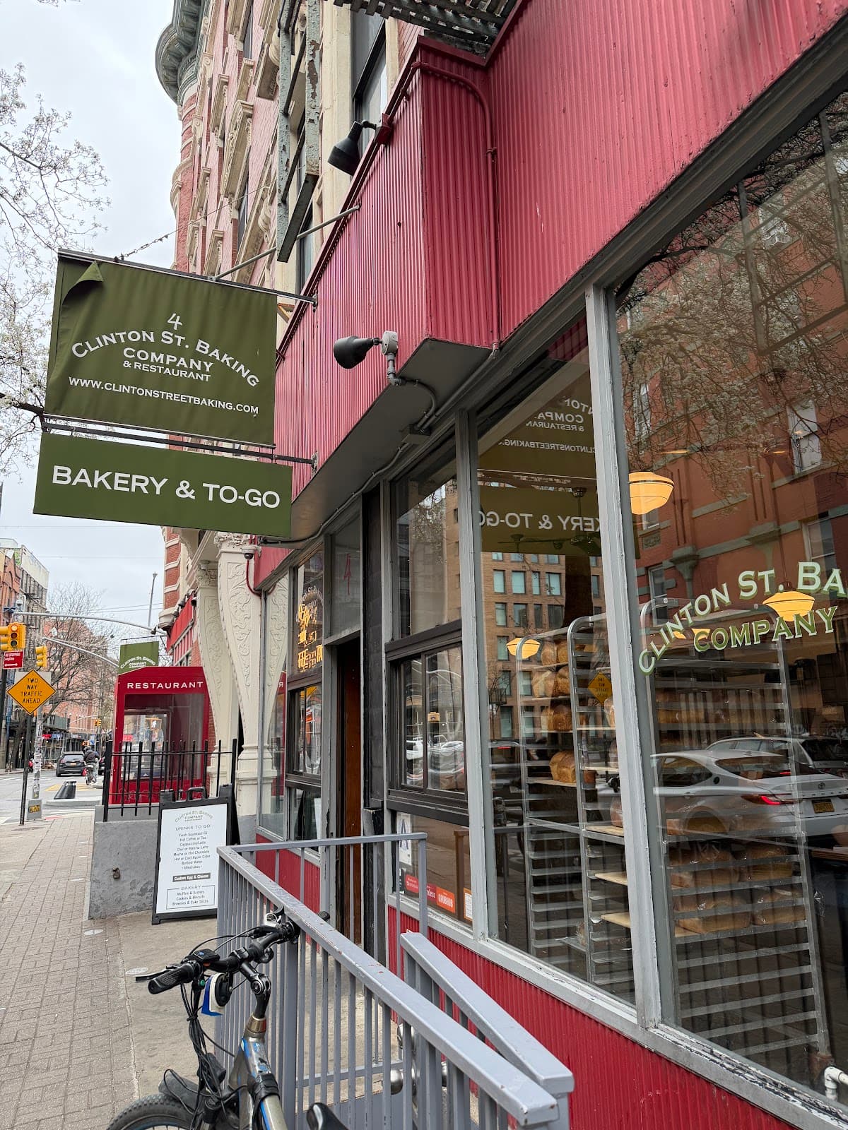 NYC Minimalist Adventure: Hidden Angles & Urban Pulse