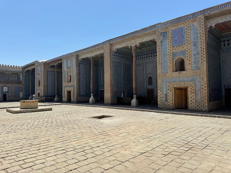 Tosh-Hovli (Stone Palace)