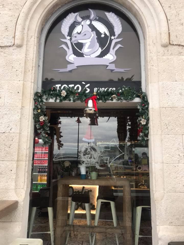 Toto’s Burger Bar (Vegetarian Options)
