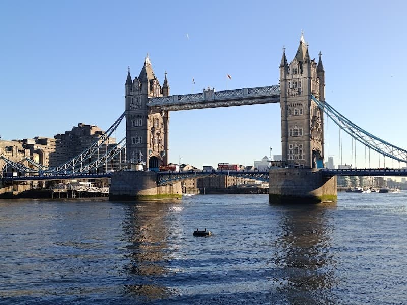 London’s Best Bites, Markets, and Wine in One Day