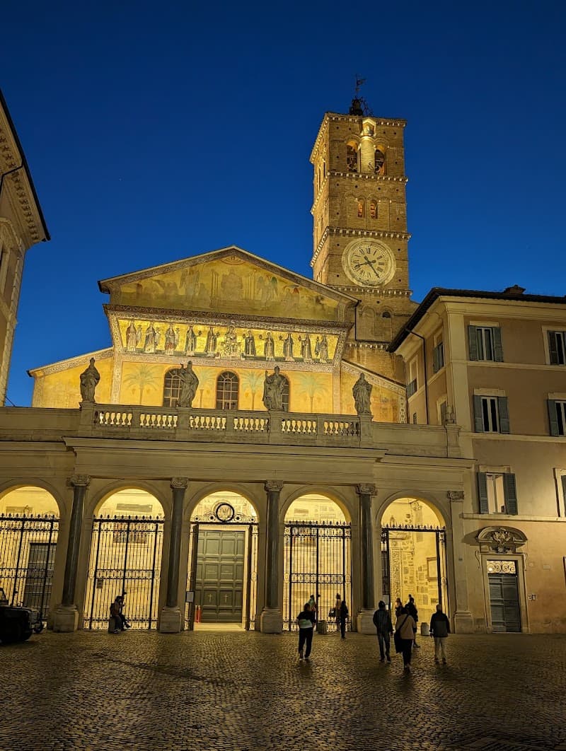 Trastevere Streets & Basilica di Santa Maria in Trastevere