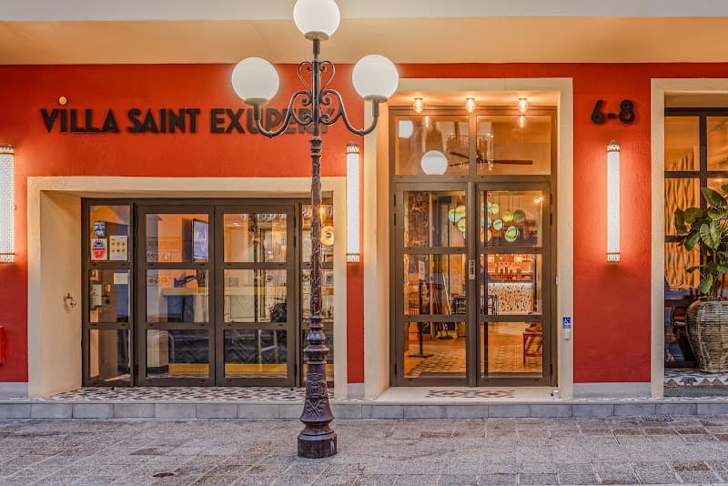 Villa Saint Exupéry Beach Hostel