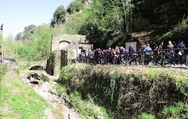 Walk into Valle dei Mulini (Valley of the Mills)