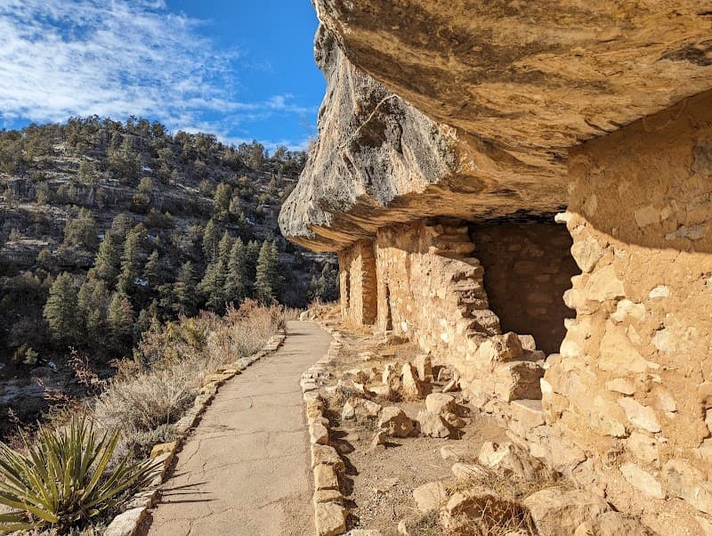 Walnut Canyon Rim Trail