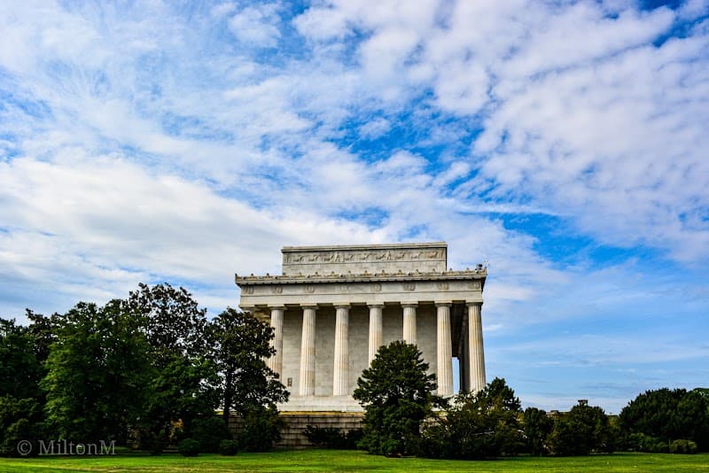 Washington Monument and Lincoln Memorial Walk