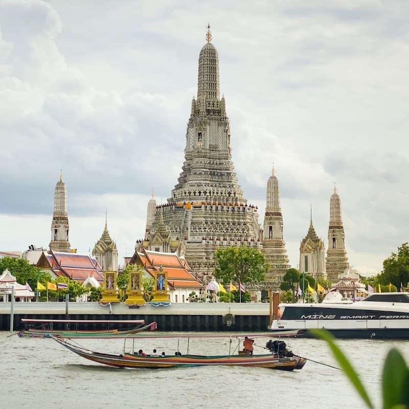 Wat Arun (Temple of Dawn)