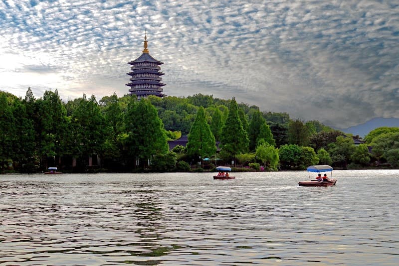West Lake Night Boat Cruise