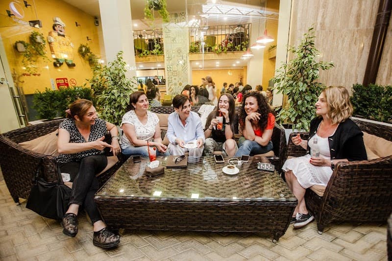 Yaghli House Café