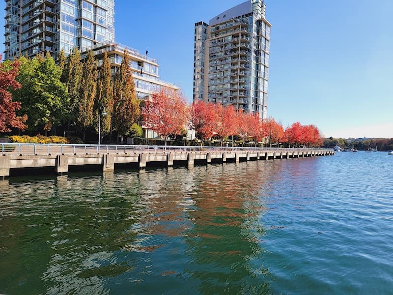 Yaletown Seawall Stroll