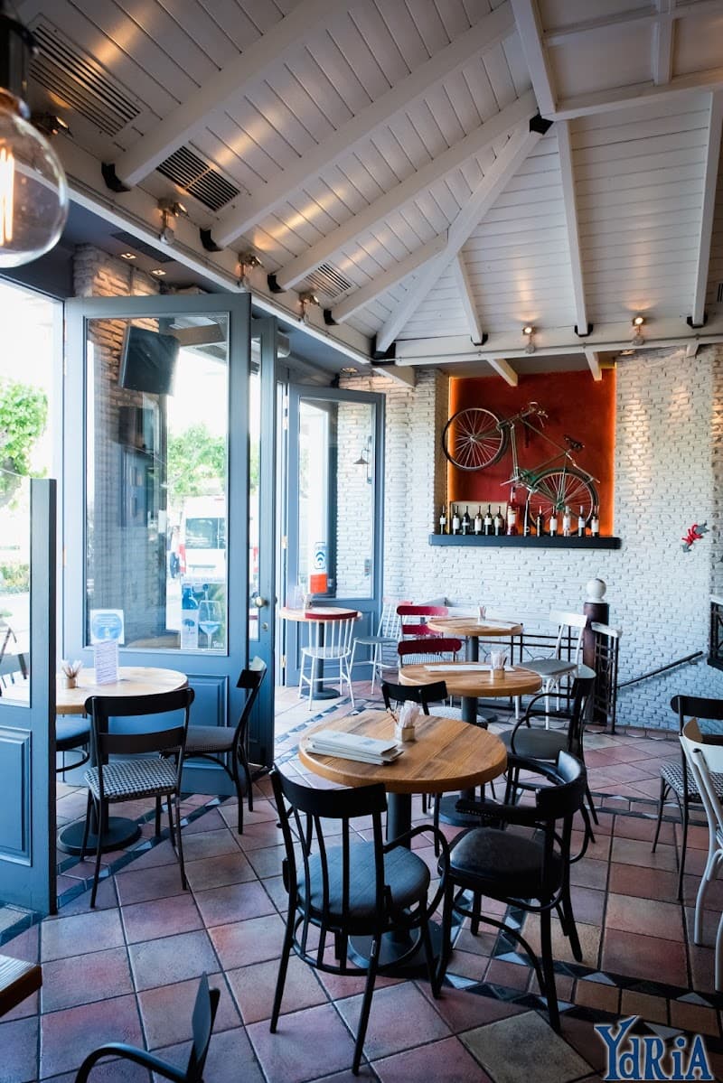 Slow Food & Sunsets: A Cozy Athens Weekend