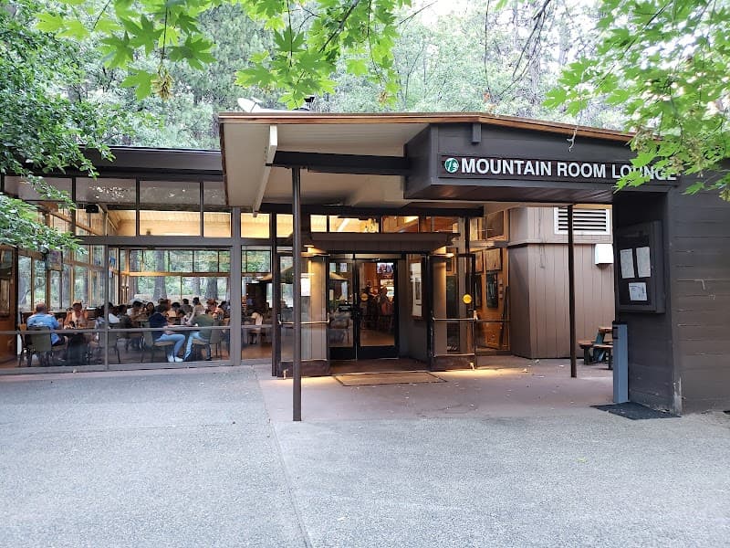 Yosemite Valley Lodge Mountain Room Lounge