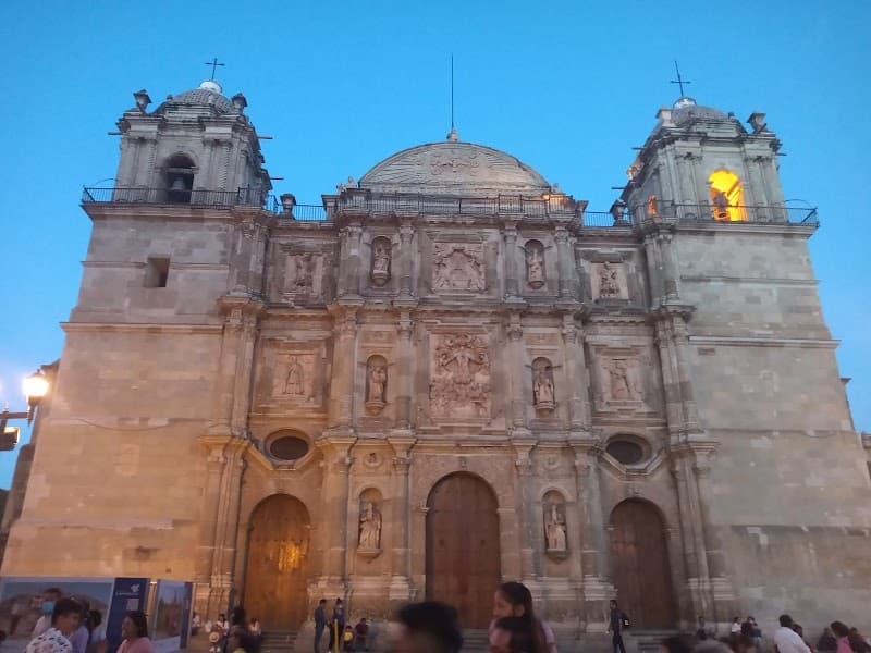 Zócalo & Alameda de León Evening Walk